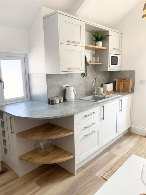 펜젠스 Cosy Country Getaway, 5 Mins From The Sea 빌라 외부 사진