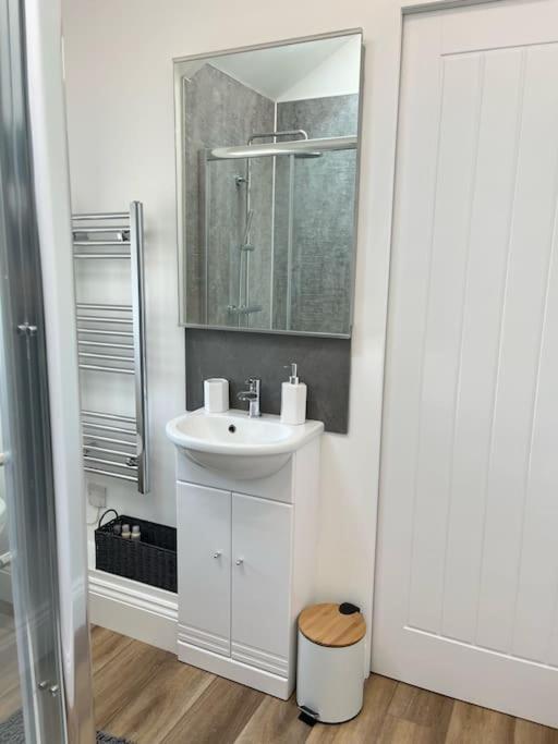 펜젠스 Cosy Country Getaway, 5 Mins From The Sea 빌라 외부 사진