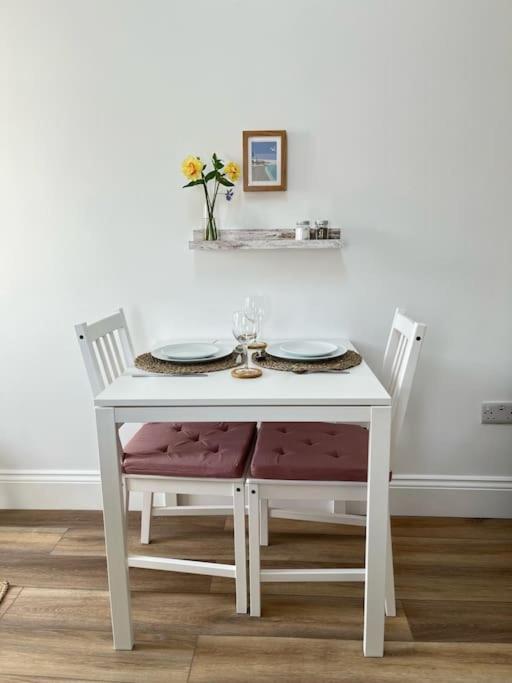 펜젠스 Cosy Country Getaway, 5 Mins From The Sea 빌라 외부 사진