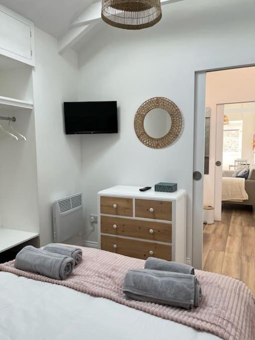펜젠스 Cosy Country Getaway, 5 Mins From The Sea 빌라 외부 사진