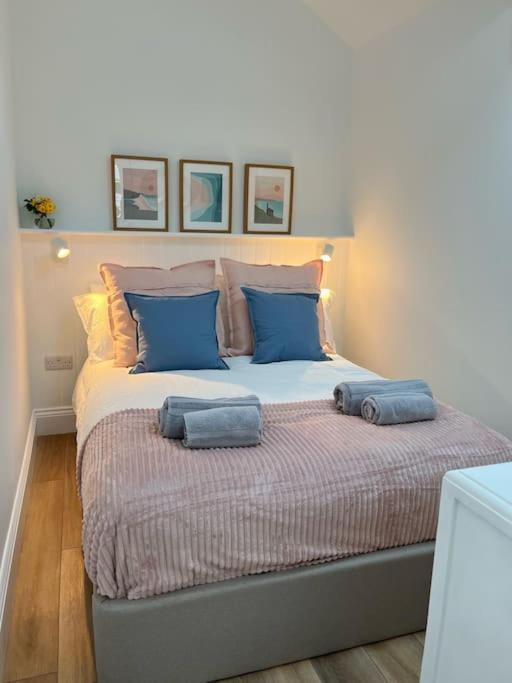 펜젠스 Cosy Country Getaway, 5 Mins From The Sea 빌라 외부 사진